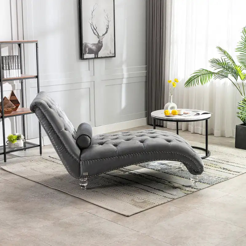 Chaise longue reclinabile imbottita in velluto con bottoni, cuscino e piedini in acrilico