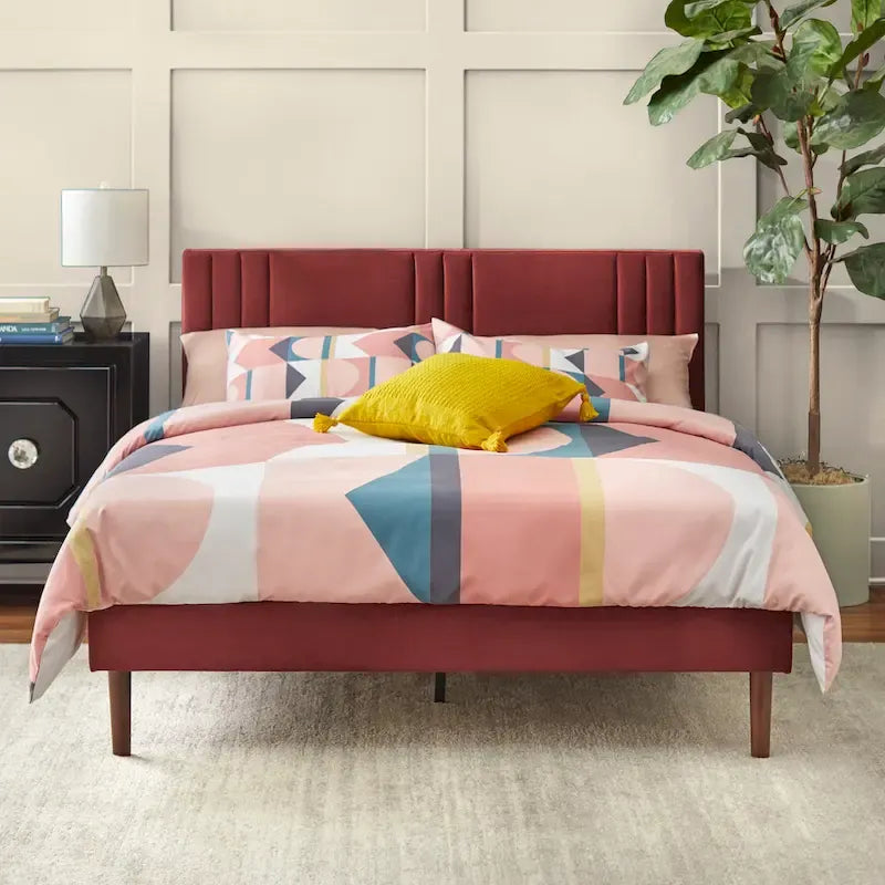 Letto matrimoniale con piattaforma e rivestimento imbottito