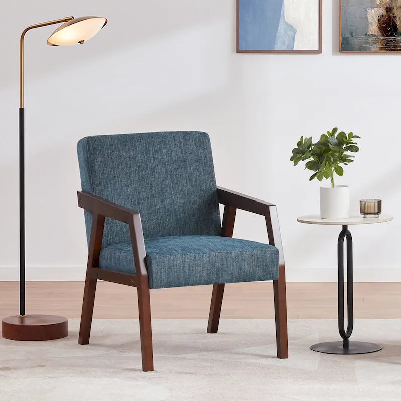 Poltrona d'accento con struttura in legno massello marrone e rivestimento bianco o blu, in stile moderno di metà secolo, per soggiorno o camera da letto
