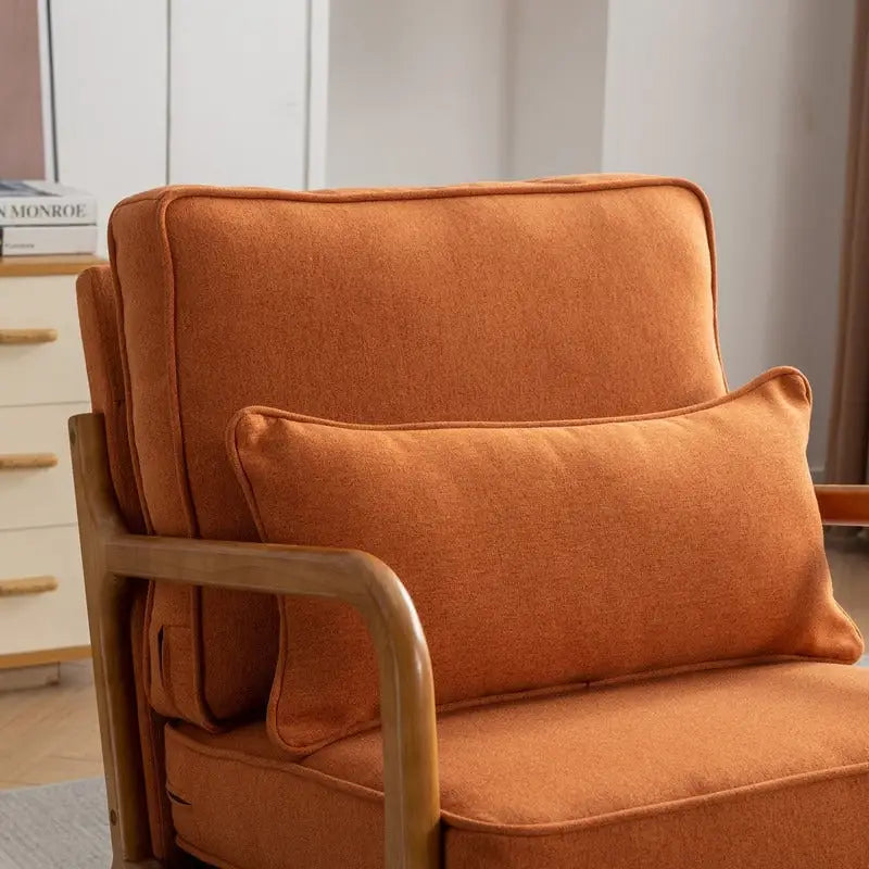 Poltrona decorativa in stile metà secolo in legno massello con rivestimento bouclé e cuscino