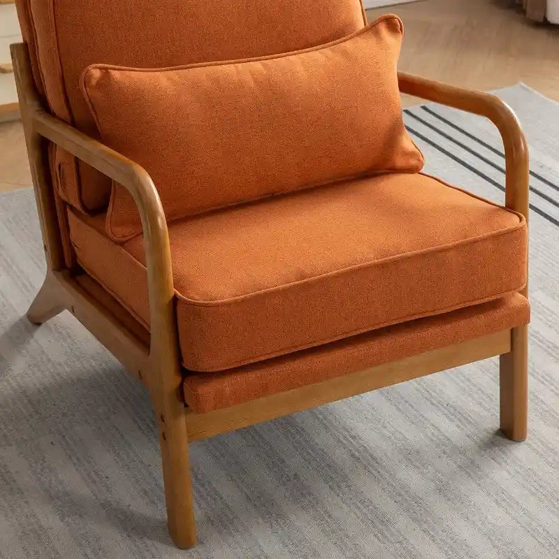 Poltrona decorativa in stile metà secolo in legno massello con rivestimento bouclé e cuscino