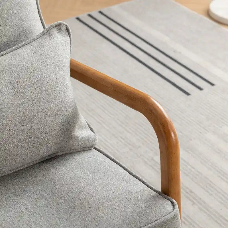 Poltrona decorativa in stile metà secolo in legno massello con rivestimento bouclé e cuscino