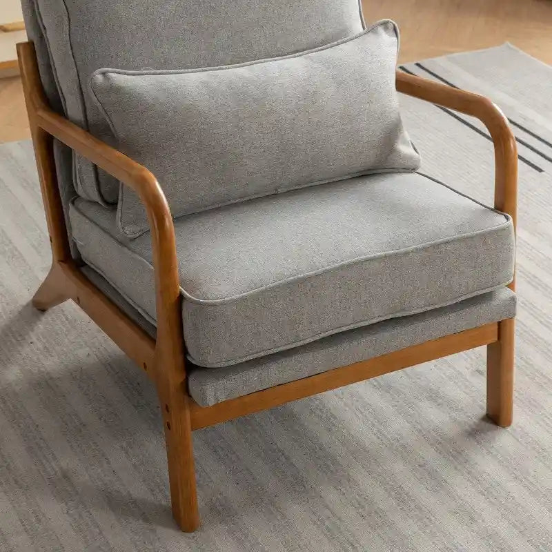 Poltrona decorativa in stile metà secolo in legno massello con rivestimento bouclé e cuscino