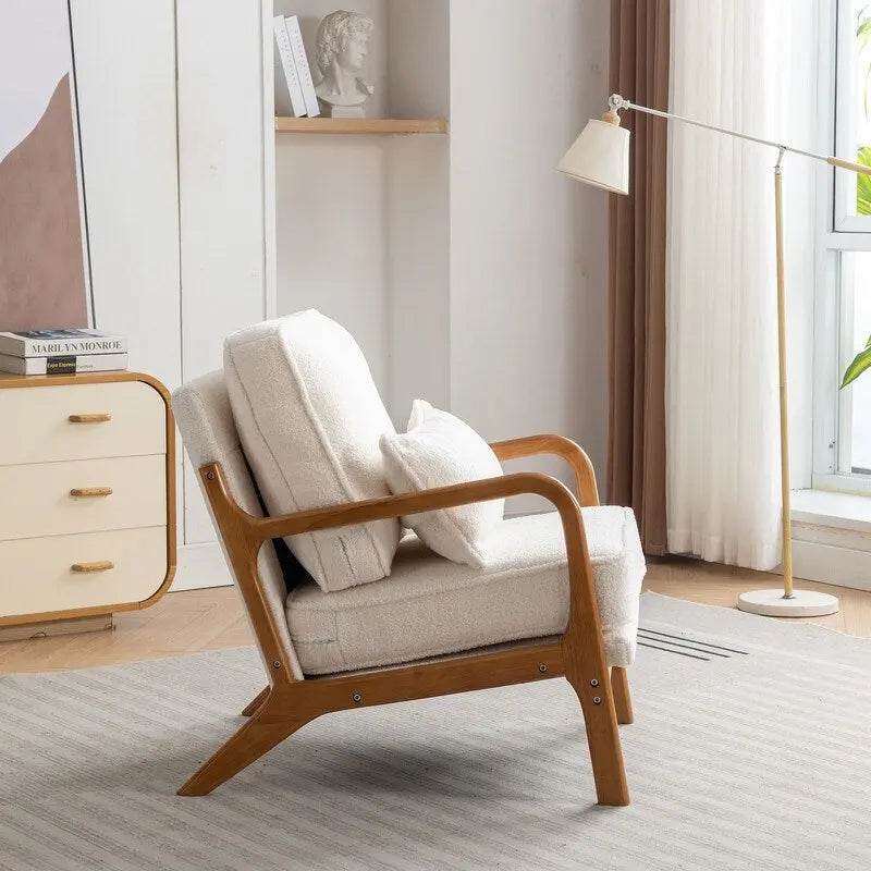 Poltrona decorativa in stile metà secolo in legno massello con rivestimento bouclé e cuscino