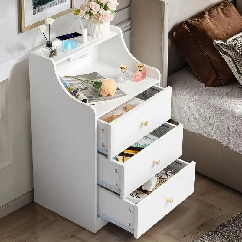 Comodino a 3 cassetti con USB