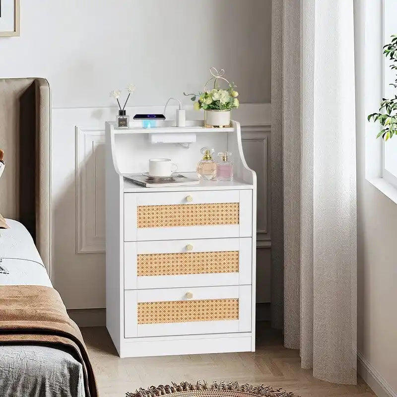 Comodino a 3 cassetti con USB