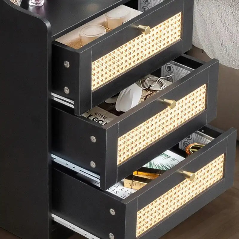 Comodino a 3 cassetti con USB